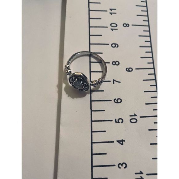 Gorgeous white sapphire AND SILVER RING - Picture 7 of 7